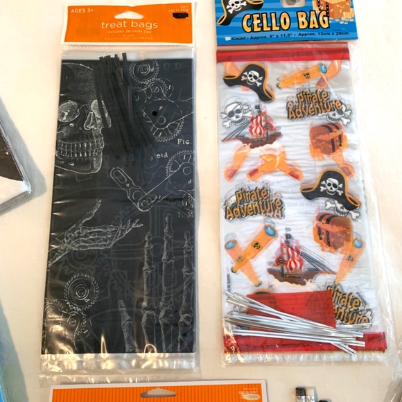 Halloween Flashlights & Fun Party Accessories - Picture 14 of 15